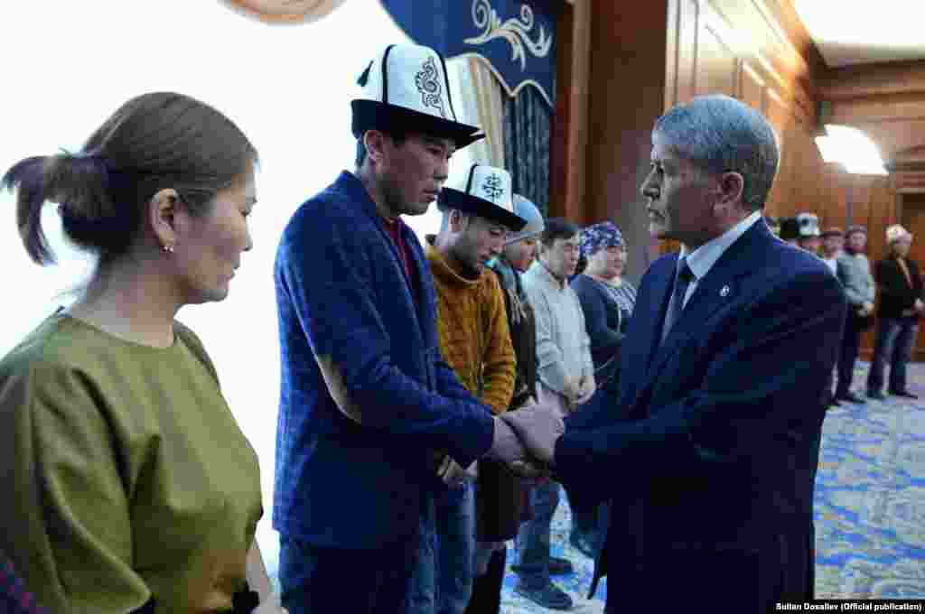 Kyrgyzstan - Bishkek - Atambaev meet with relatives - crash boing 747 - Dacha Su 26.01.2017
