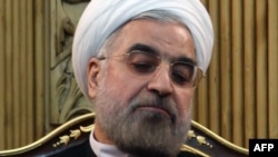 Иран президенті Хассан Роухани баспасөз мәслихатында отыр. Тегеран, 28 қыркүйек 2013 жыл. 