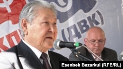 Бывший руководитель Коммунистической партии Казахстана Серикболсын Абдильдин (слева) и Владимир Козлов, лидер оппозиционной партии "Алга".