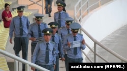 Офицеры полиции. Туркменистан. (Фото из архива).