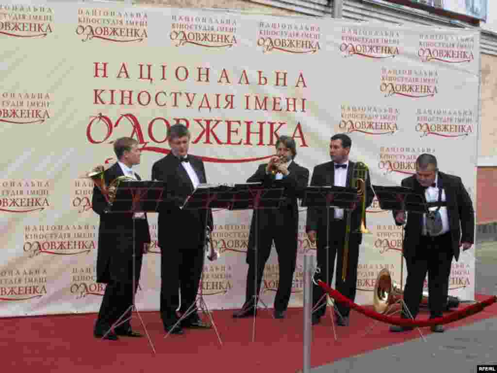 Святковий оркестр - кіностудія Довженка