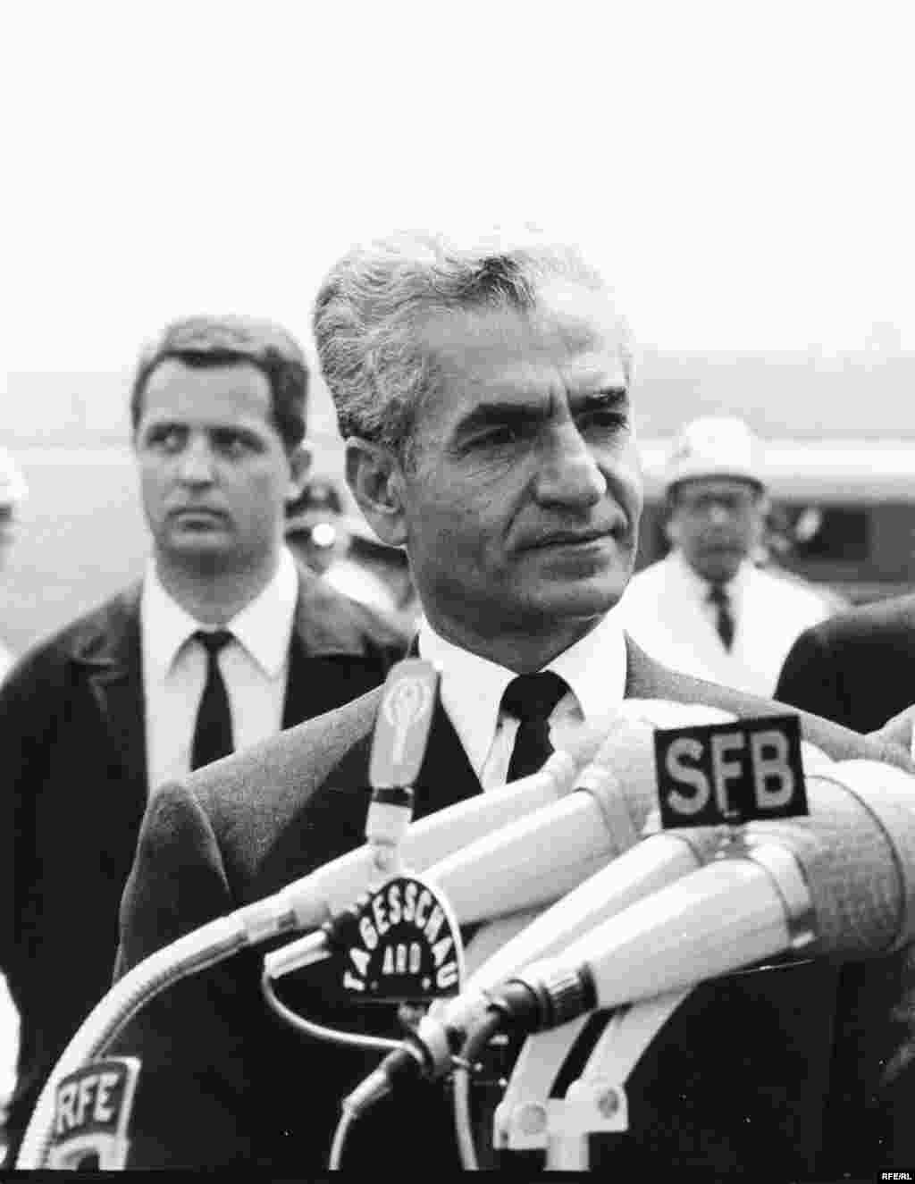 Šah Mohamed Reza Pahlavi daje intervju Radiju Slobodna Evropa, 1968.