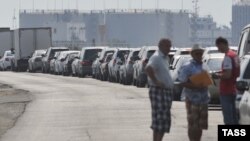 A long line of vehicles waits to use the Kerch ferry line to Crimea at the port of Kavkaz, Russia, on August 18. 