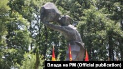 Архивска фотографија- споменик Мечкин камен во Крушево