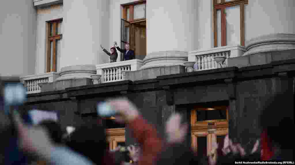 Outgoing Ukrainian President Petro Poroshenko and his wife, Maryna, greet people from the balcony of his office where supporters had gathered to chant "Thank You" on April 22.