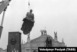 Демонтаж пам’ятника Леніну у Львові, 14 вересня 1990 року