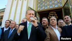 Redžep Tajip Erdogan (u sredini), 22. juli 2016.