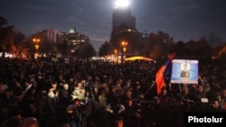 Armenia - Opposition supporters rally in Liberty Square, Yerevan, 1Dec2015.