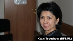 Эксперт-филолог Кадыркуль Есильбаева, приглашенная в суд по делу активистов Серикжана Мамбеталина и Ермека Нарымбаева. Алматы, 11 января 2016 года.