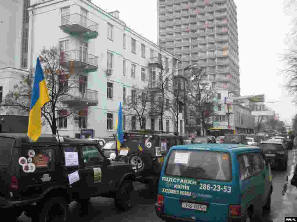 Таких заторів центр столиці вже давно не бачив - Під час акції протесту автомобілістів у Києві 5 лютого 2009 року. 