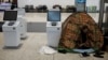 Россиянин поставил палатку в аэропорту Стамбула в ожидании своего рейса