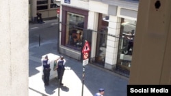 Полиция окружила подозреваемого в Брюсселе, 20 июля 2016 года. 