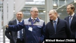 Олег Дерипаска, Вадим Сорокин, Владимир Путин и Денис Мантуров в ноябре 2016 года в Ярославле