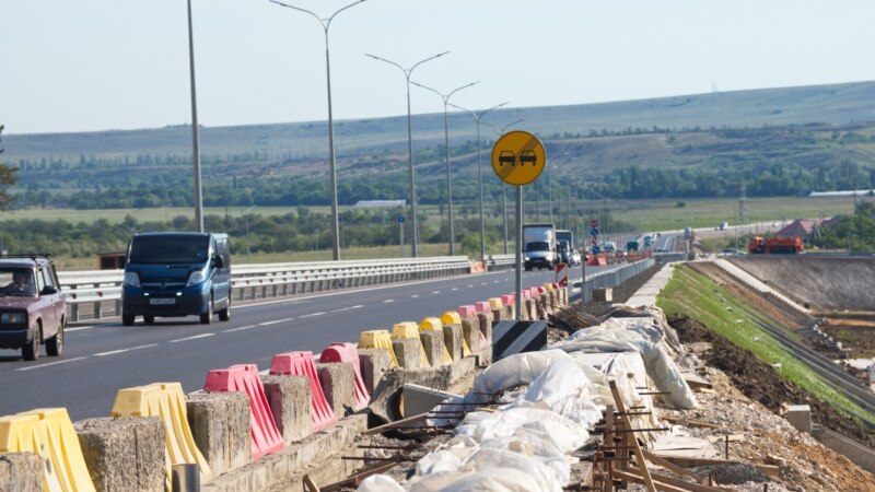 На трассе «Таврида» под Белогорском – многокилометровая пробка из-за аварии