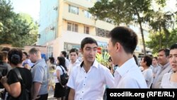 Applicants to the Tashkent State Institute of Chemical Technology wait in August 2011 to take their early morning entrance exams.