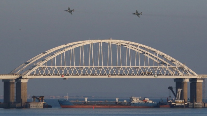 Președintele ucrainean Petro Poroșenko cere statelor din NATO să desfășoare nave în Marea de Azov