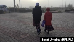 Pupils at a school in the Kazakh city of Uralsk go home after being prohibited from attending lessons because they were wearing head scarves. 