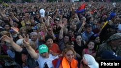 Armenia - Supporters of Nikol Pashinian hold a demonstration in Yerevan, May 2, 2018.