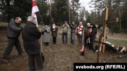 The cross was installed on November 29 in Kurapaty in memory of Polish officers murdered by Soviet secret police.