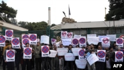 Демонстрация иранских студентов у исследовательского реактора в Тегеране 
