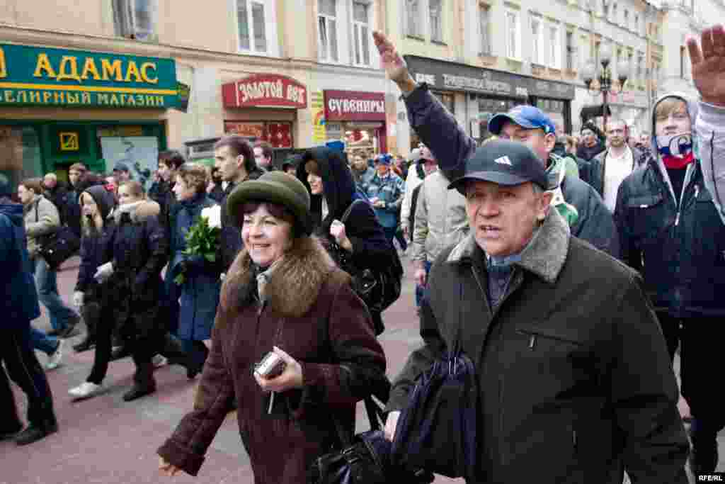 Lebanon -- Demonstrators attend a rally organised by the Hizballah to protest against the Israeli airstrikes on the Gaza Strip in the southern suburbs of Beirut, 29Dec2008