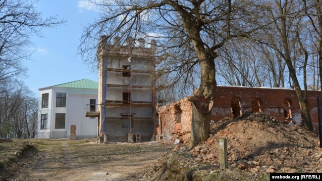 Рэканстракцыя палацу ў Сьмілавічах