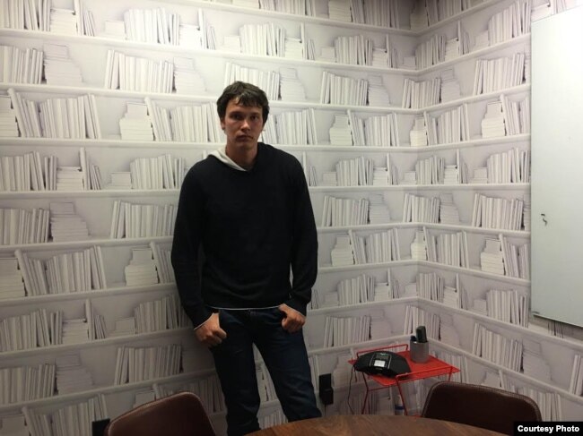 E7535934-379A-4E0B-9D9F-E98A93D1244D_w65