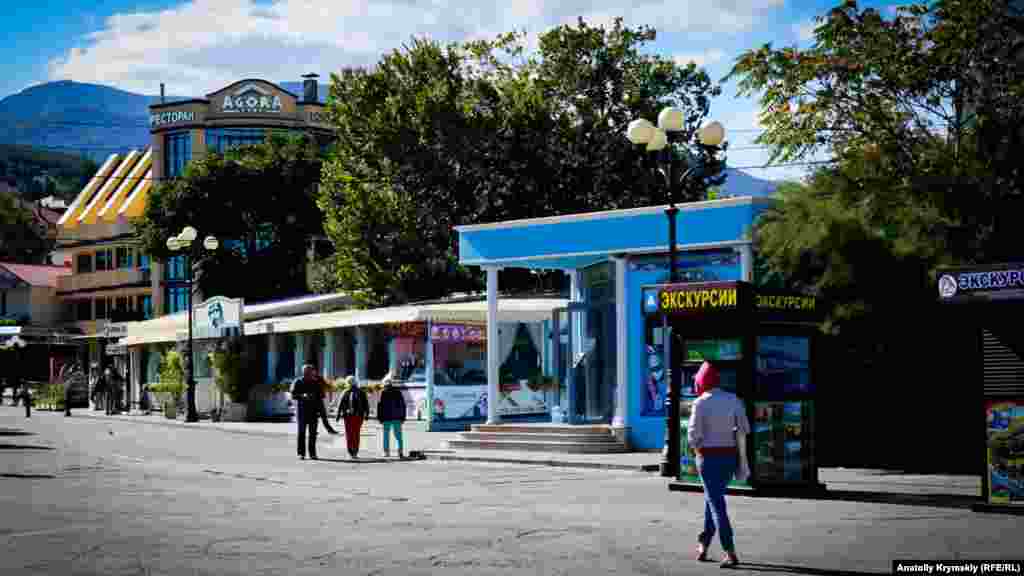 З першими холодами в Алушті почали закриватися екскурсійні точки