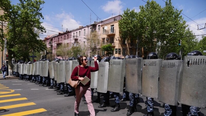 Policia ndalon liderin e protestave në Armeni