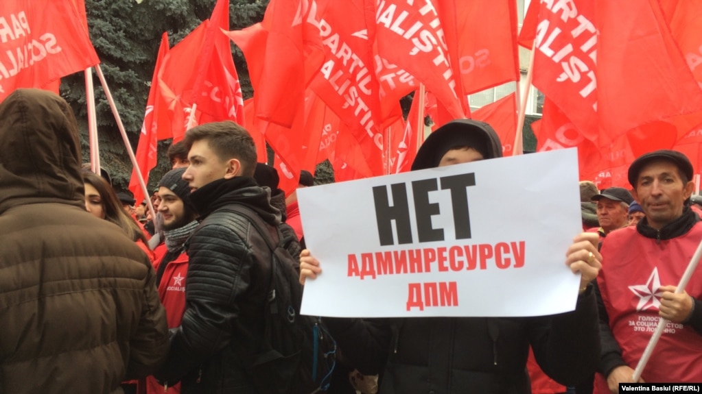 Imagine de la protestul PSRM din fața Comisiei Electorale Centrale, februarie 2019