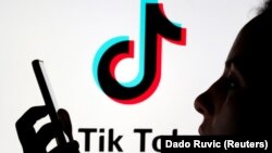 Белый дом считает, что TikTok представляет угрозу безопасности, внешней политике и экономике США.