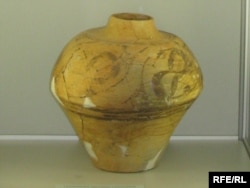 Експонати музею, знайдені під час археологічної експедиції у Черкаській області (трипільська культура)