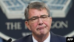 U.S. -- US Secretary of Defense Ash Carter announces that the military will lift its ban on transgender troops during a press briefing at the Pentagon in Washington, June 30, 2016