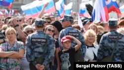 Митинг-концерт в честь Дня российского флага на проспекте Сахарова. Иллюстративное фото