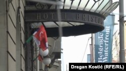 Porodice vojnih penzionera više od 20. godina žive u hotelu Birstol u Beogradu