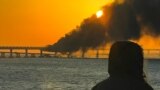 Охоплений вогнем Керченський міст. 8 жовтня 2022 року