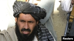 ملا نذیر چند هفته پیشتر نیز در یک بمب‌گذاری‌ که گفته می‌شود از سوی رقبای وی در طالبان سازماندهی شده ‌بود، به شدت زخمی شده بود.