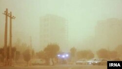 آلودگی هوا در شهرهای مختلف استان خوزستان در روزهای اخیر به یکی از مشکلات این استان تبدیل شده است