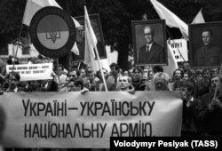 Мітинг, організований крайовою радою Народного руху України. Львів, 19 вересня 1990 року