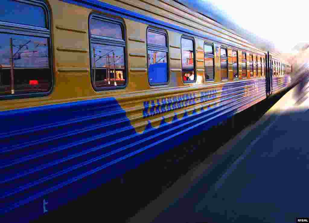 April 30, 2007 (RFE/RL) -- The Russian exclave of Kaliningrad, on the Baltic coast, has always been isolated from the rest of Russia. In Soviet times, train passengers could travel from Russia proper across Belarus and Lithuania without visas.
