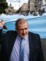 Рефат Чубаров кырымтатар байрагын күтәргән. Архив фотосы