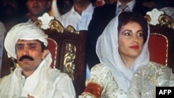 آصف علی زرداری در سال ۱۹۸۷ با بی نظیر بوتو ازدواج کرد.