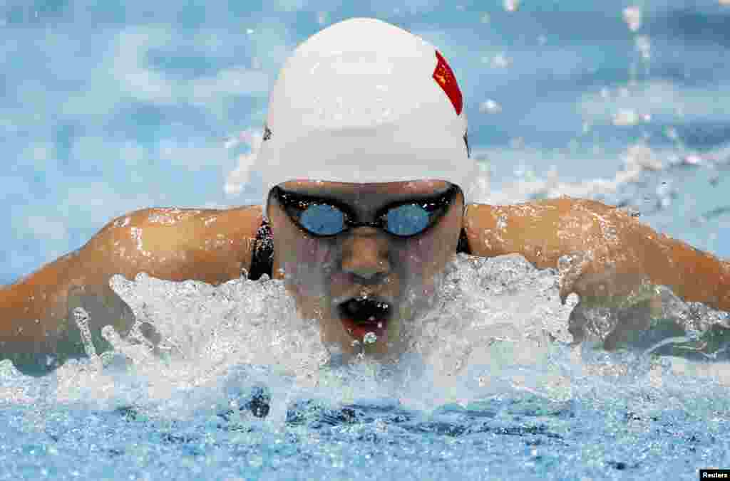 16-ти летняя пловчиха Е Шивень из Китая стала на Играх в Лондоне двухкратной олимпийской чемпионкой и побила мировой рекорд в заплыве на 400 метров комплексным плаванием более чем на секунду.