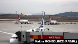 Территория аэропорта имени Сабихи Гёкчен в Стамбуле. 