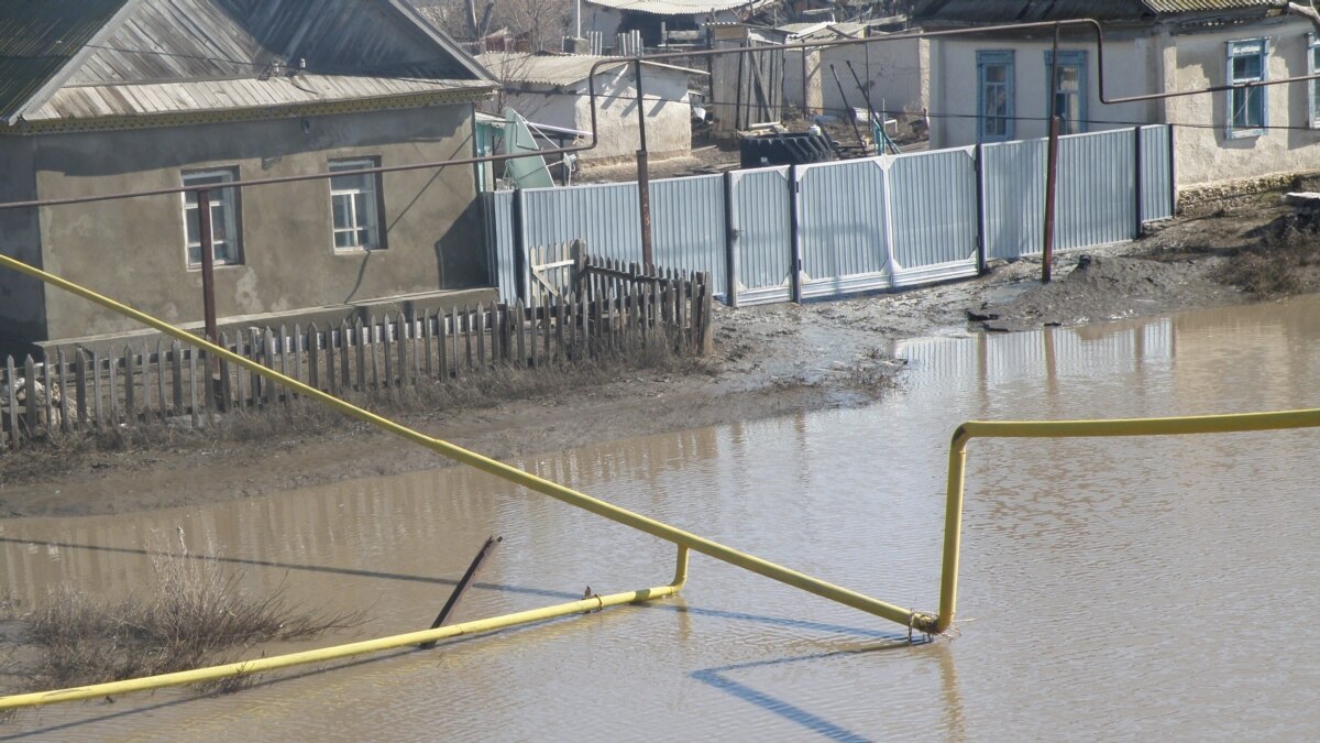 Floods Force Thousands To Evacuate In Western Kazakhstan