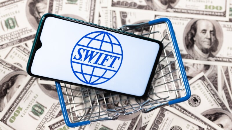 Санкцияләргә эләккән Русия банкларын SWIFT халыкара түләү системыннан чыгарачаклар 