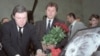 Григорий Явлинский на похоронах товарища по партии Юрия Щекочихина