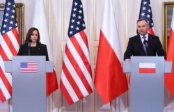 Vicepreședinte SUA, Kamala Harris, și președintele Poloniei, Andrzej Duda, susțin o conferință de presă, 10 martie 2022