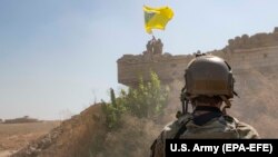 Imagine generică cu un soldat american în Siria