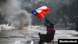 Demonstranti u Santijagu, glavnom gradu Čilea